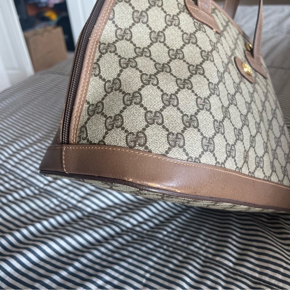 Gucci Supreme GG Handbag - Picture 6 of 17